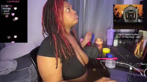 Snapshot of chubbeedweeb chatting on October 13, 3:17 am EmberEssence online show from October 13, 3:17 am