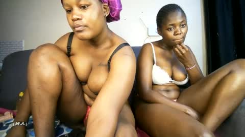 Snapshot of chubby_flora chatting on June 16, 5:43 am Flora online show from June 16, 5:43 am