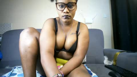 Snapshot of chubby_flora chatting on June 21, 1:19 am Flora online show from June 21, 1:19 am