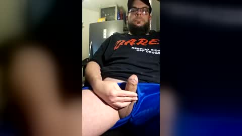 Snapshot of chubbyhubbyy420 chatting on July 5, 3:23 am ChubbyHubby420 online show from July 5, 3:23 am