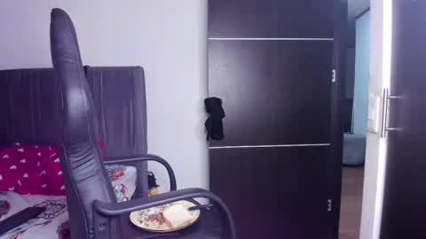 Snapshot of chuckykarla chatting on February 17, 5:59 am Karlay online show from February 17, 5:59 am