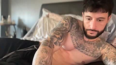 Snapshot of cicigetthe85 chatting on February 5, 8:24 pm cicigetthe85 online show from February 5, 8:24 pm