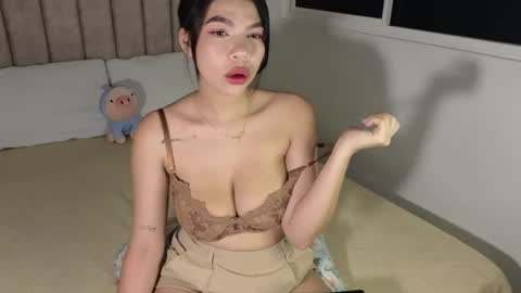 Snapshot of cielo_18d chatting on June 26, 5:23 am Mia online show from June 26, 5:23 am