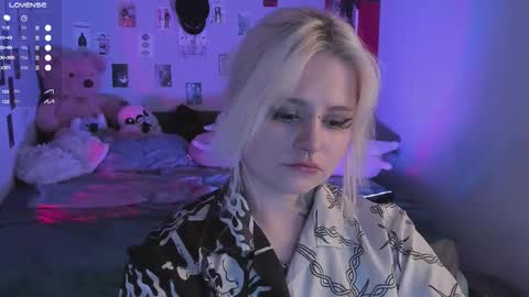 Snapshot of cigaretteduringsex chatting on November 6, 11:33 am Helen and Teya online show from November 6, 11:33 am