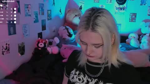 Snapshot of cigaretteduringsex chatting on November 18, 11:25 am Helen and Teya online show from November 18, 11:25 am