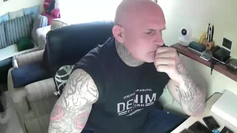 cikakure16081976 online show from February 6, 1:43 pm