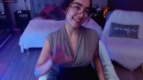 cinnamon_bite online show from December 3, 2:59 pm