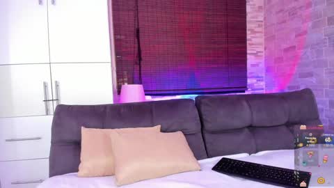 Snapshot of cinnamon_kyla chatting on February 6, 8:13 pm cinnamon_kyla online show from February 6, 8:13 pm