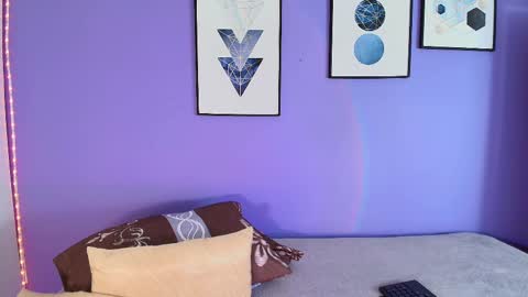 Snapshot of cinnamon_kyla chatting on February 23, 12:27 pm cinnamon_kyla online show from February 23, 12:27 pm