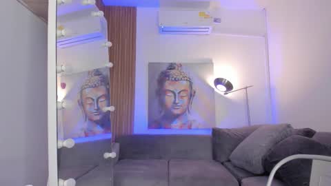 Snapshot of cinnia_ chatting on February 25, 10:58 am Cintia online show from February 25, 10:58 am