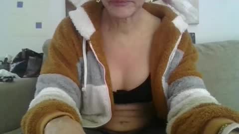 cinthia2525 online show from May 17, 9:38 am