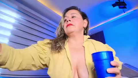 Snapshot of cinthya_roberts chatting on June 19, 7:28 pm Cinthya online show from June 19, 7:28 pm