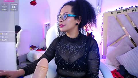Snapshot of cintia_holms chatting on December 1, 7:36 pm Cintia online show from December 1, 7:36 pm