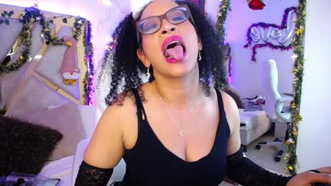 Snapshot of cintia_holms chatting on December 13, 4:05 pm Cintia online show from December 13, 4:05 pm