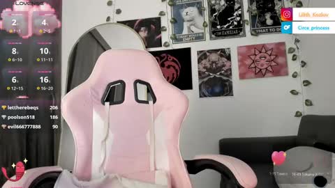 Snapshot of circe_l chatting on February 25, 11:55 pm Paulina online show from February 25, 11:55 pm