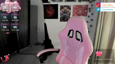 Snapshot of circe_l chatting on March 7, 9:27 pm Paulina online show from March 7, 9:27 pm