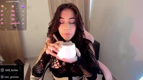 Snapshot of circe_l chatting on October 23, 9:57 pm Paulina online show from October 23, 9:57 pm