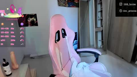 Snapshot of circe_l chatting on December 13, 8:58 pm Paulina online show from December 13, 8:58 pm