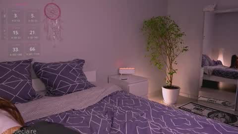 Snapshot of claire_amoure chatting on October 15, 7:58 pm Claire online show from October 15, 7:58 pm