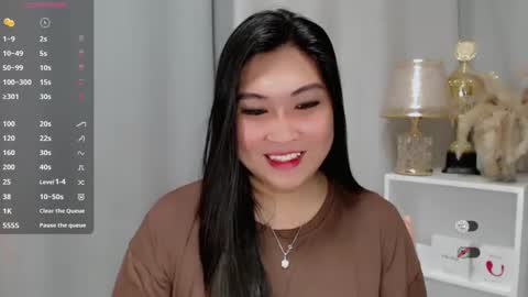 Snapshot of claire_wntr chatting on April 26, 4:43 am CLAIRE online show from April 26, 4:43 am