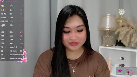 Snapshot of claire_wntr chatting on April 27, 4:32 am CLAIRE online show from April 27, 4:32 am