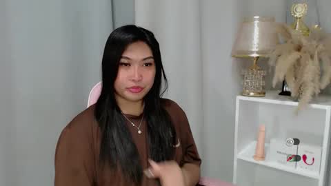 Snapshot of claire_wntr chatting on May 15, 5:03 am CLAIRE online show from May 15, 5:03 am