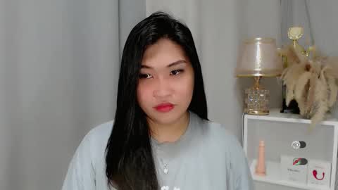 Snapshot of claire_wntr chatting on May 19, 4:30 am CLAIRE online show from May 19, 4:30 am