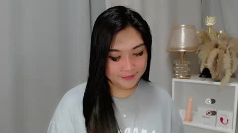 Snapshot of claire_wntr chatting on May 20, 4:51 am CLAIRE online show from May 20, 4:51 am