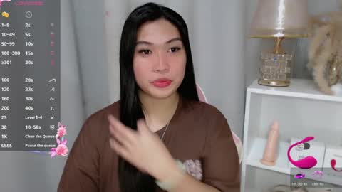 Snapshot of claire_wntr chatting on July 7, 5:43 am CLAIRE online show from July 7, 5:43 am