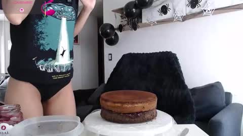 clairevarhol online show from October 31, 4:52 pm