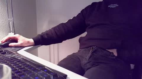 clamshive7 online show from March 25, 4:40 am