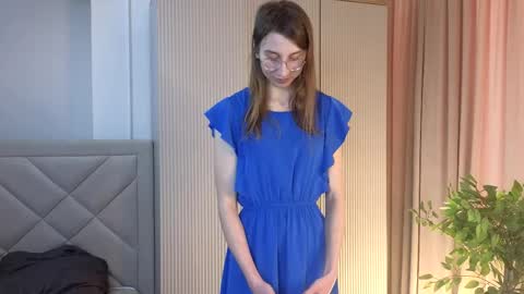 Snapshot of clarindakluse chatting on May 22, 8:21 am Sara online show from May 22, 8:21 am