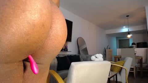 Snapshot of clark_strong chatting on December 12, 8:53 pm clark_strong online show from December 12, 8:53 pm