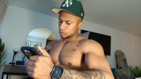 Snapshot of clark_strong chatting on January 15, 7:34 pm clark_strong online show from January 15, 7:34 pm