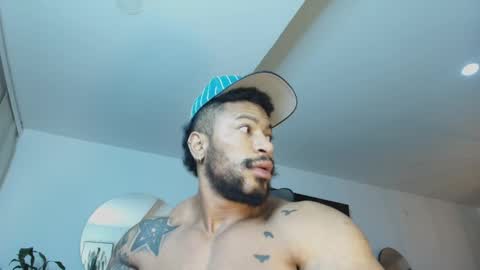 Snapshot of clark_strong chatting on April 19, 11:31 am clark_strong online show from April 19, 11:31 am