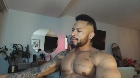 Snapshot of clark_strong chatting on April 21, 2:15 am clark_strong online show from April 21, 2:15 am