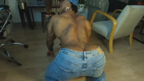 Snapshot of clark_strong chatting on April 21, 2:56 pm clark_strong online show from April 21, 2:56 pm