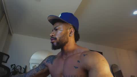 Snapshot of clark_strong chatting on May 16, 12:40 am clark_strong online show from May 16, 12:40 am