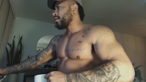 Snapshot of clark_strong chatting on June 10, 11:09 am clark_strong online show from June 10, 11:09 am