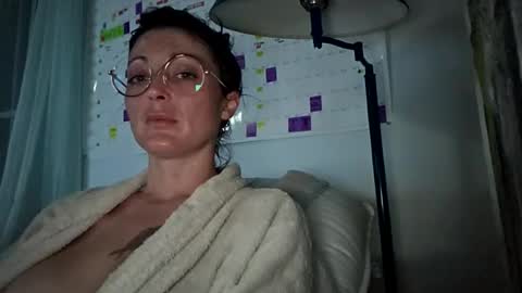 Snapshot of clarnbear chatting on July 19, 2:04 am clarnbear online show from July 19, 2:04 am