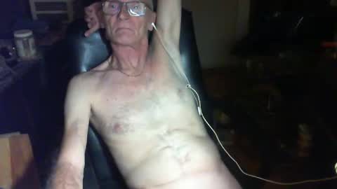 Snapshot of claudeg2525 chatting on October 4, 1:58 am claudeg2525 online show from October 4, 1:58 am