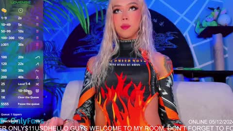 Snapshot of claudia_cooper chatting on December 6, 4:14 am online show from December 6, 4:14 am