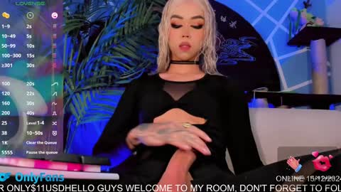 Snapshot of claudia_cooper chatting on December 15, 10:37 pm online show from December 15, 10:37 pm