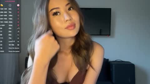 Lili online show from April 7, 1:11 pm