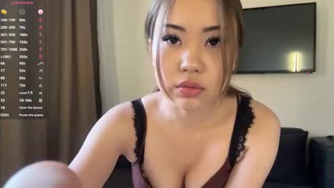 Lili online show from April 12, 1:05 pm