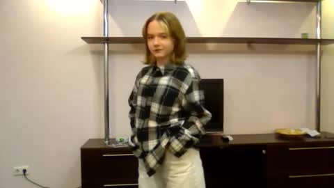 clementinaaures online show from November 6, 12:17 pm