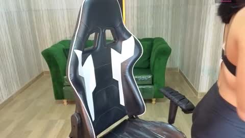 Snapshot of clementine_t chatting on October 19, 12:17 pm Clementine online show from October 19, 12:17 pm