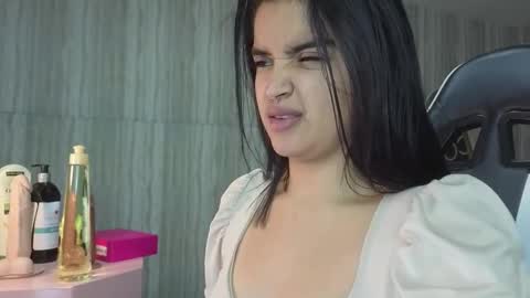 Clementine online show from November 29, 1:25 pm