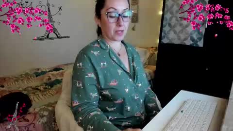 cleo_christmas online show from February 24, 1:03 am