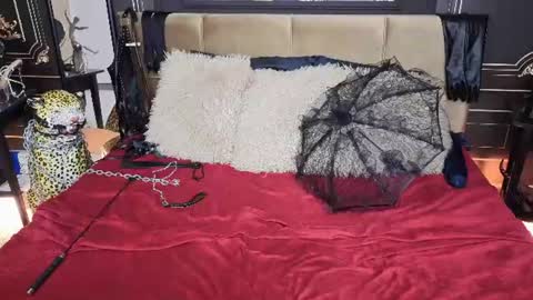 Snapshot of cleo_frost chatting on July 1, 11:59 pm Cleo online show from July 1, 11:59 pm